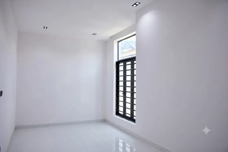 The empty room corner before the built-in wardrobe is designed.